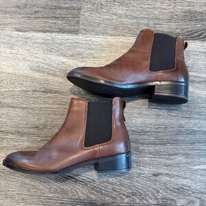 Aldo leather Chelsea booties size 8